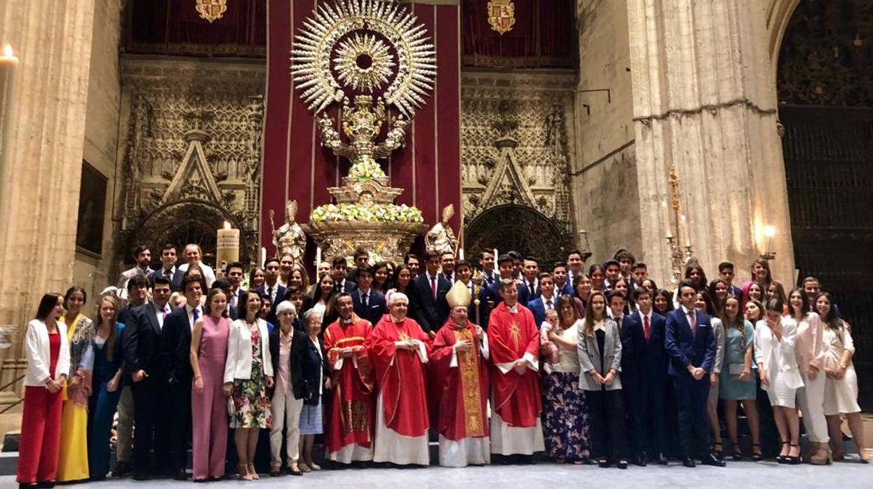 Monseñor Santiago Gómez Sierra ha confirmado a 62 alumnos