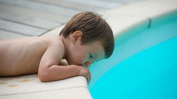 Cómo evitar que tu hijo pequeño se ahogue en la piscina