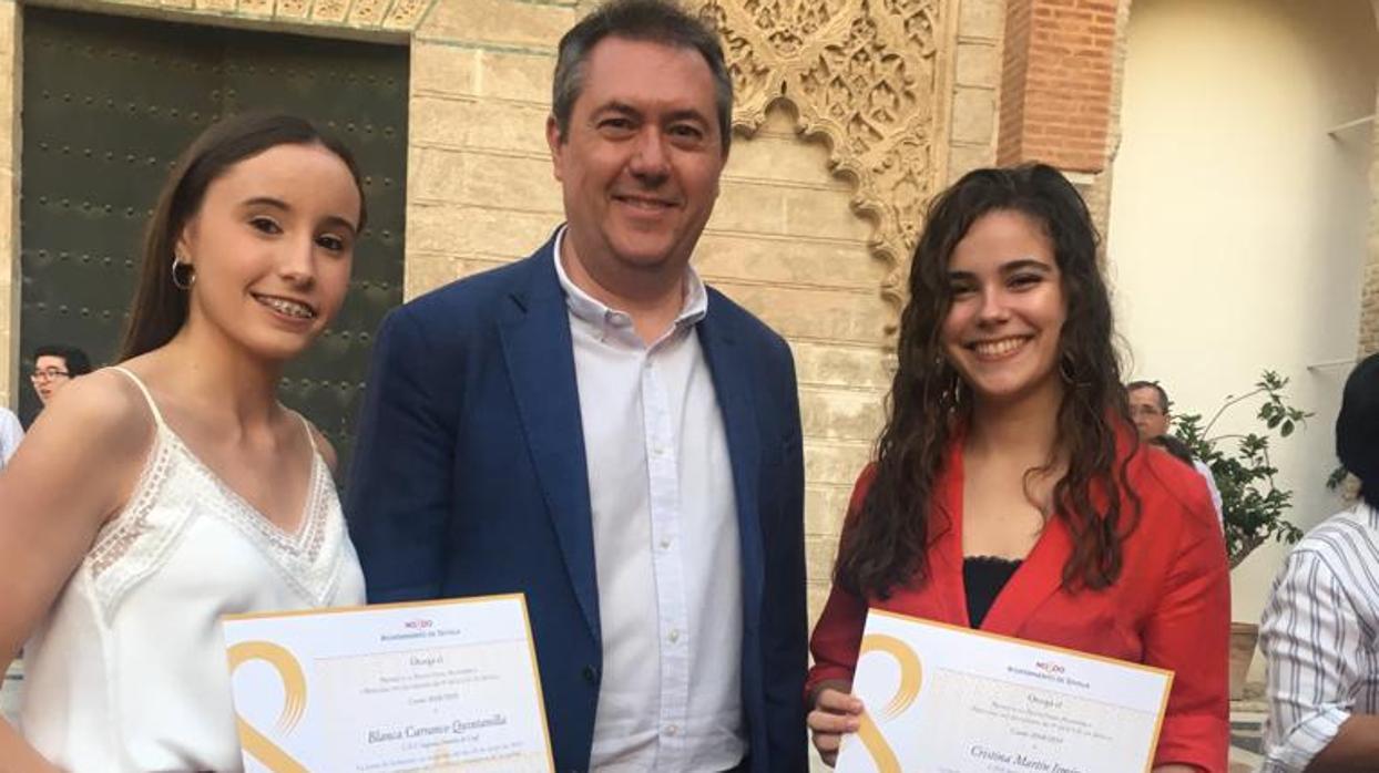 El Premio ha sido entregado por el alcalde, Juan Espadas