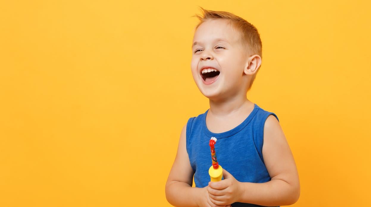 ¿Y si el truco para que tu hijo por fin se lave los dientes es este?