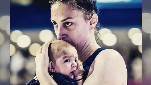 Jelena Brooks y su bebé: la otra imagen del Eurobasket femenino que está dando la vuelta al mundo