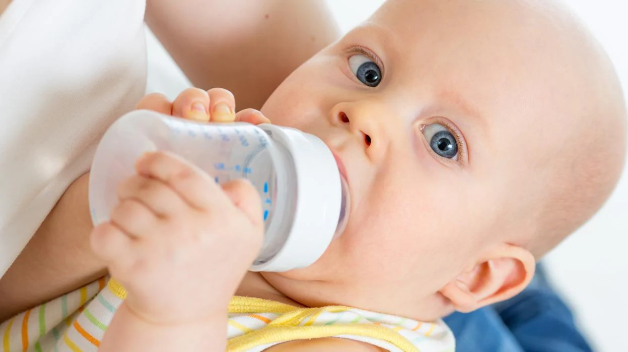 ¿Cuándo empiezan a beber agua los bebés?