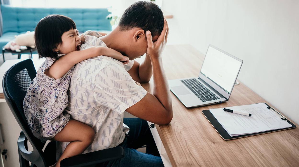 Las vacaciones escolares, un motivo de estrés para los padres que trabajan desde casa