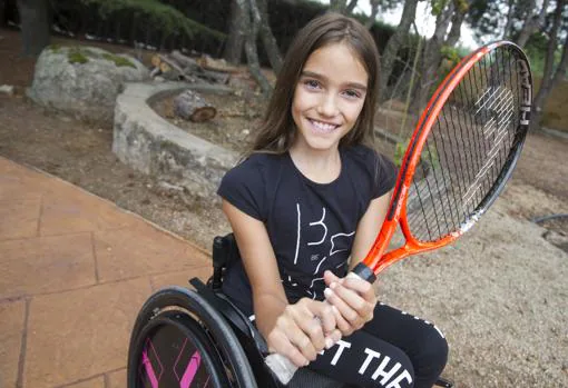 Iraide, 11 años: «la silla de ruedas la llevo en el trasero, no en la cabeza, es mi compañera de vida»