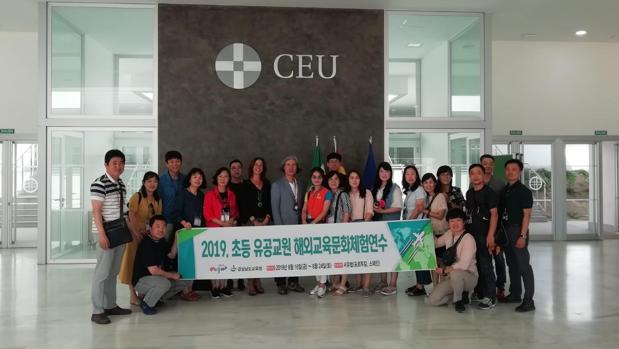 Una delegación de docentes de Corea del Sur visita el Campus CEU Andalucía