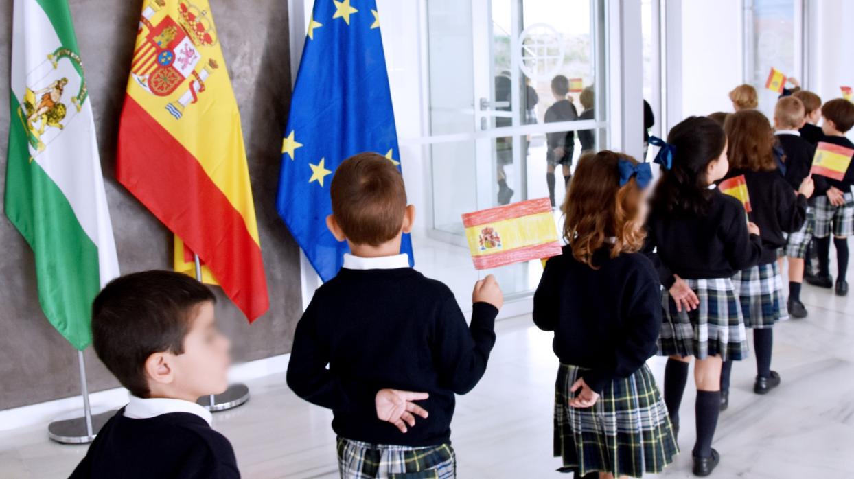 El Colegio CEU San Pablo Sevilla conmemora el Día de la Fiesta Nacional