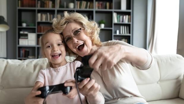 Los abuelos también juegan a videojuegos