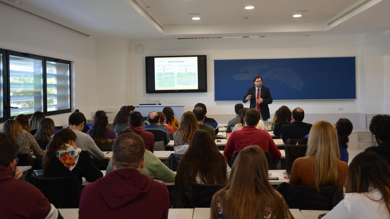 Cardenal Spínola CEU organiza unas jornadas de formación complementaria para los alumnos del MAES