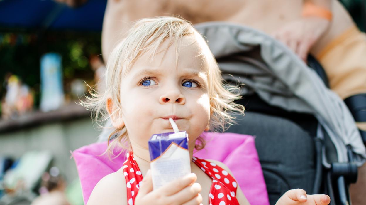 La verdad de los zumos envasados: contienen mucho azúcar y provocan caries en los niños