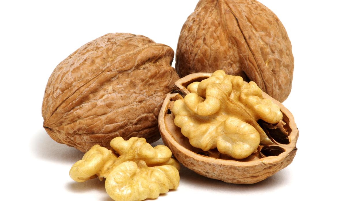 Una dieta enriquecida con nueces puede mejorar cognición en personas mayores