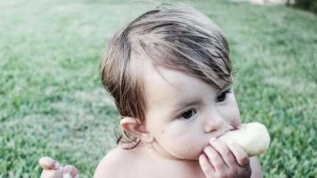 Baby-Led Weaning (BLW): este es el mejor momento para que tu hijo empiece a comer con sus manitas