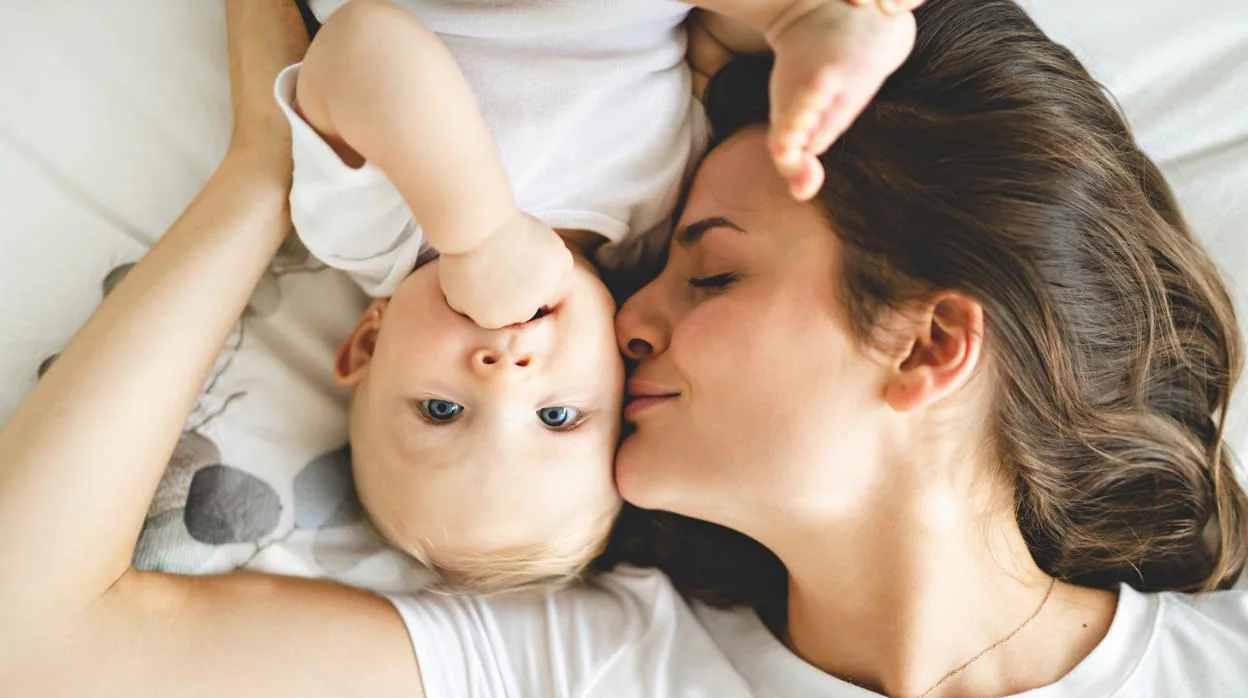 El embarazo modifica la zona cerebral encargada del placer, haciendo que la madre «se enamore» del bebé