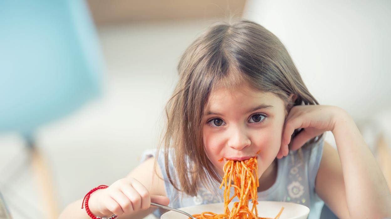 Hay vida más allá de los espaguetis: cómo educar nutricionalmente a tu hijo