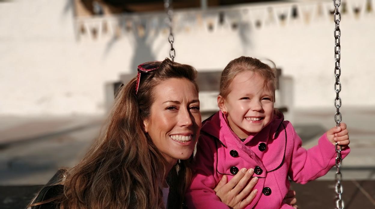 Pamela Álvarez junto a su hija Elsa que cumple 4 años este 19 de marzo