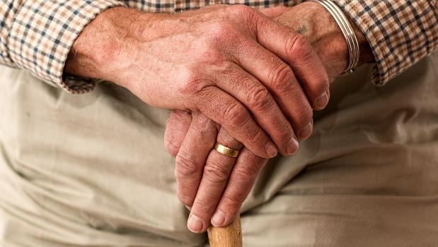 Teléfonos de la amistad para paliar la soledad