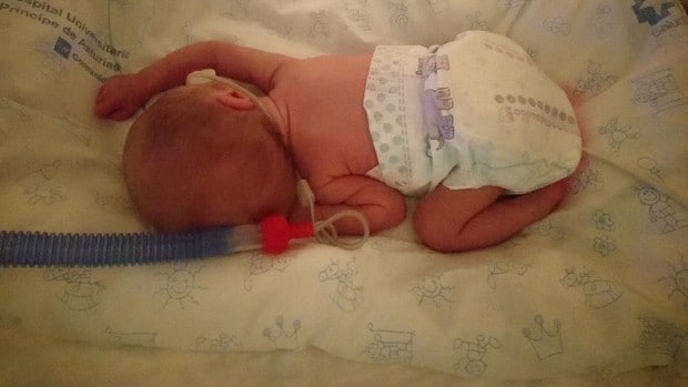 La emotiva carta de una enfermera a un bebé prematuro en la UCI nacido el día que se dictó el decreto de alarma