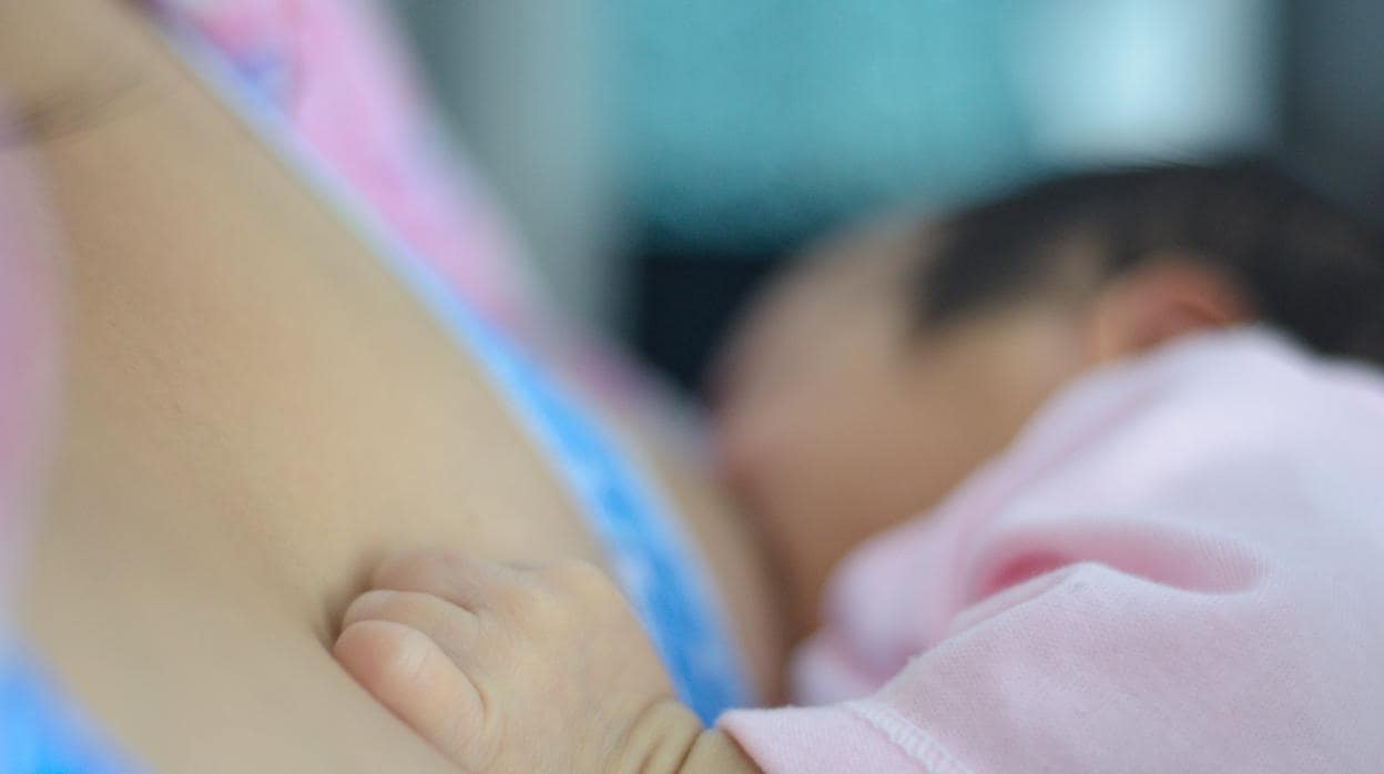 La leche materna puede proporcionar un efecto protector contra los virus, según un estudio