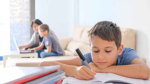 Los padres y los deberes: «Estoy aprendiendo mucho más que cuando yo fui al colegio»