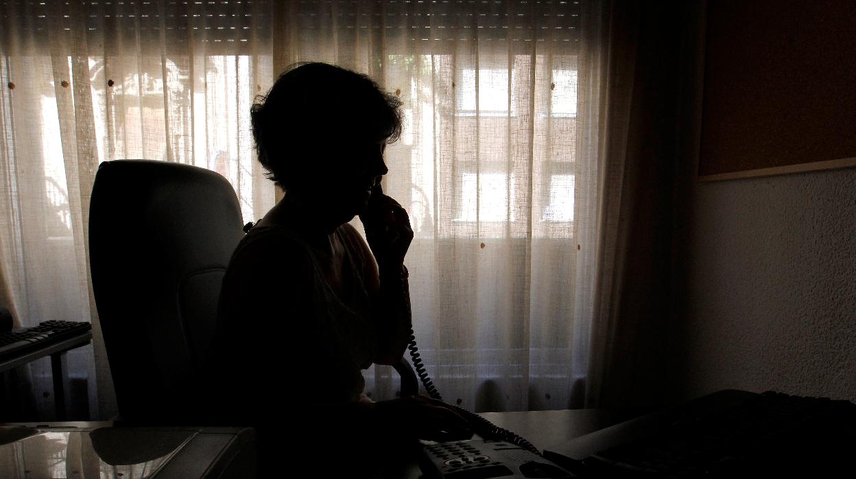 El Teléfono de la Esperanza atiende un 30 % más de llamadas durante estado de alarma