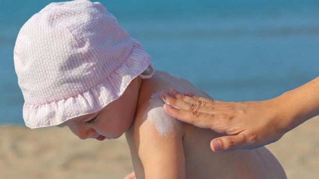 Cómo cuidar la piel de tu bebé en sus primeras exposiciones al sol tras el confinamiento