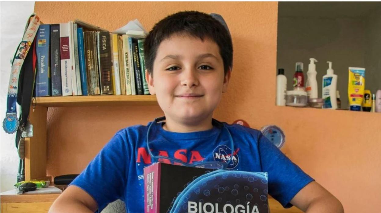 Un niño mexicano de 14 años, admitido para estudiar su segunda carrera universitaria