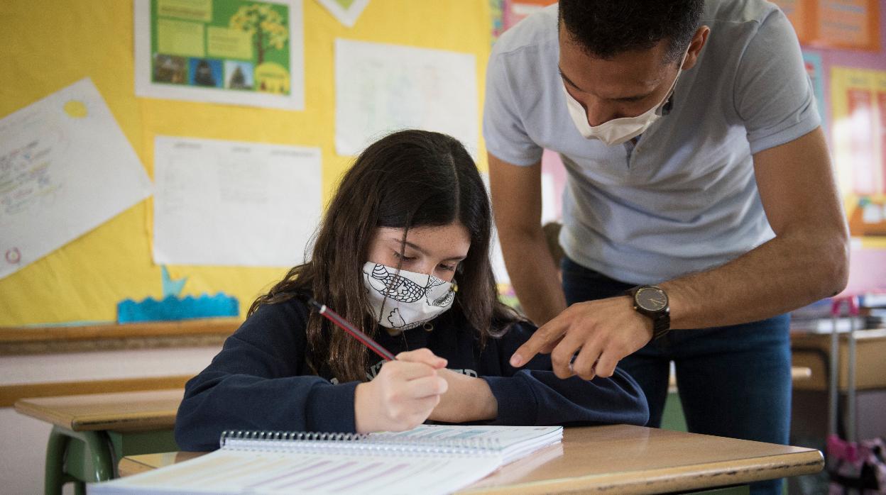 Reforzar la Atención Primaria, crear grupos burbuja y extremar la higiene: las claves de los pediatras en la vuelta al cole