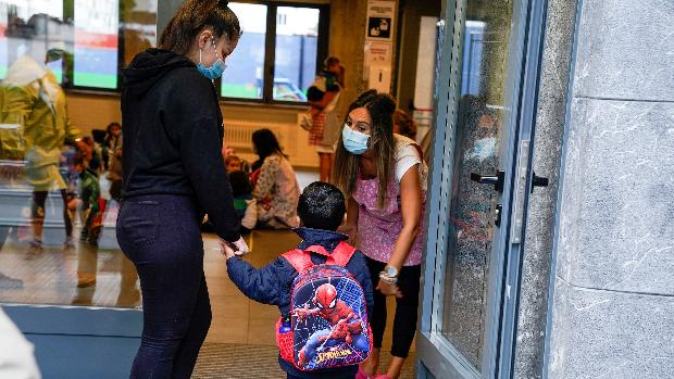 Médicos de familia rechazan la baja laboral a padres con hijos en cuarentena