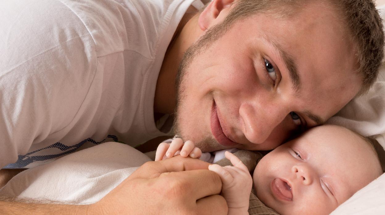 Francia amplía la baja por paternidad hasta los 28 días