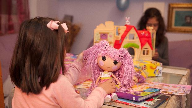 Coquetas, madres o esposas: así presentan a las niñas la mayoría de anuncios de juguetes