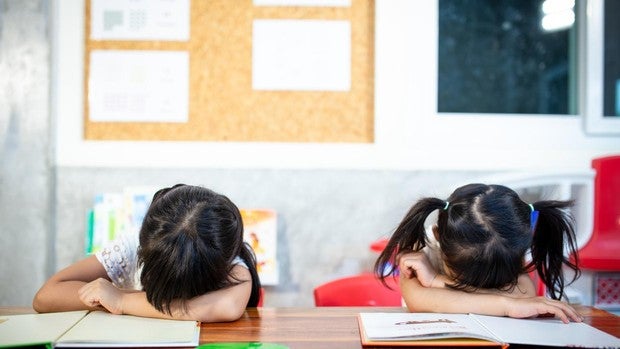 Retrasar 30 minutos la entrada al colegio podría mejorar los resultados académicos de los escolares