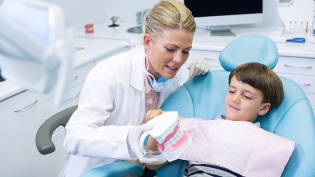 A qué edad debería ir un niño por primera vez al dentista