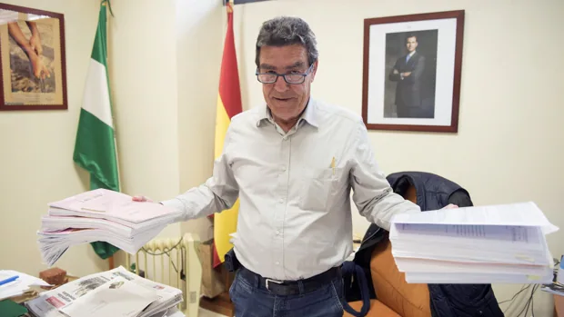 El juez Emilio Calatayud: «En España aprobamos por ley cuando muchos de los menores que juzgo no saben ni juntar las letras. Así nos va»