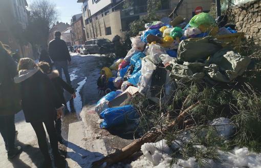 Basura acumulada este pasado fin de semana en un barrio madrileño