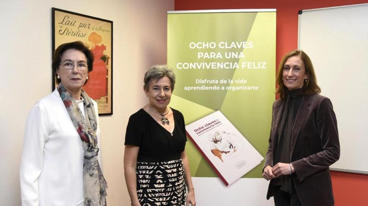 Momento de la presentacion del libro Home Management firmado por Sylvia Camuñas, MªIsabel Marco y Concepcion Antón.