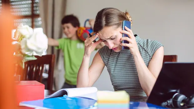 Mujer y teletrabajo: existe una fórmula para lograr conciliar y rendir  pospandemia