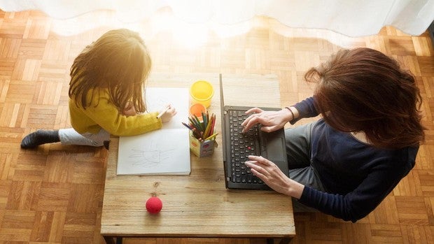 Reinventarse profesionalmente tras la maternidad: más fácil con redes sociales