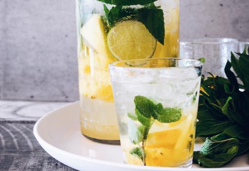 Bebidas refrescantes y saludables para tomar en  familia