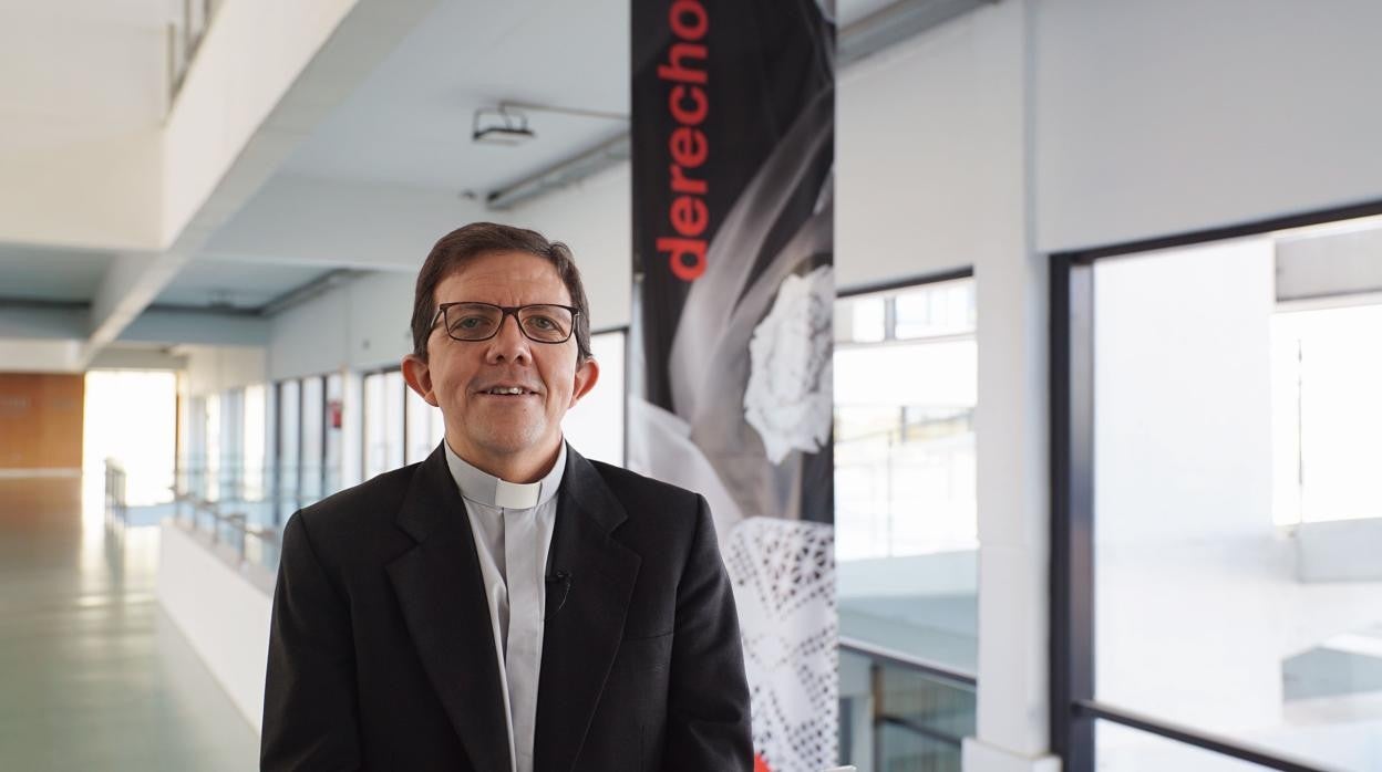 Ramón Valdivia, profesor del Centro de Estudios Universitarios Cardenal Spínola CEU, distinguido con el Premio Bartolomé de las Casas