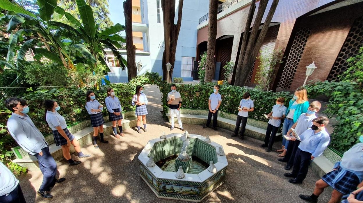 El escritor Daniel Blanco fomenta la lectura en Colegio Sagrada Familia de Urgel en el marco del Plan lector