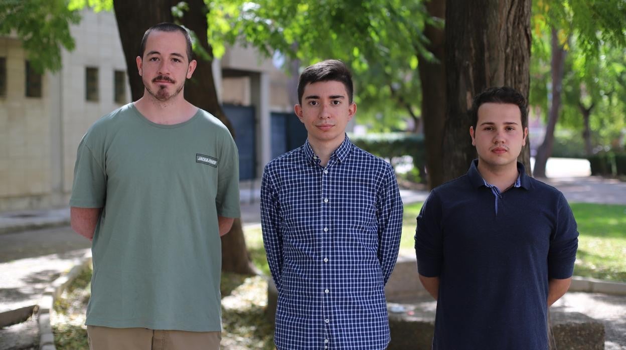 De izquierda a derecha, los alumnos de Altair, Rafael Prieto, Alejandro Párraga y Juan Carlos Arias