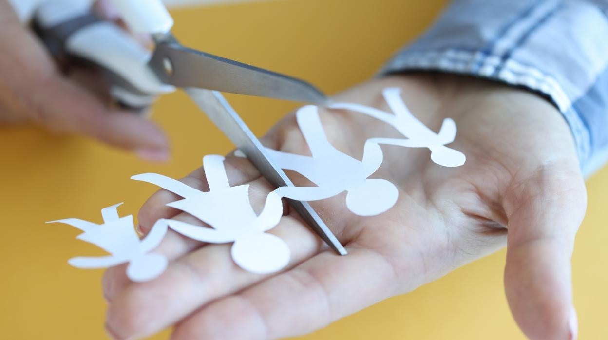 Pros y contras de la suspensión de visitas por denuncias de maltrato