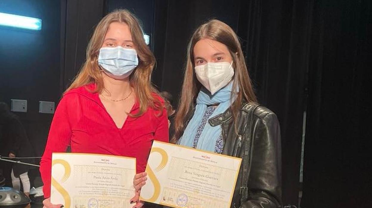 Dos alumnas del Colegio Sagrada Familia de Urgel premiadas por su Trayectoria académica y personal