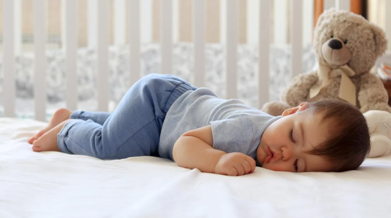 Razones por las que no debes poner una almohada a tu bebé