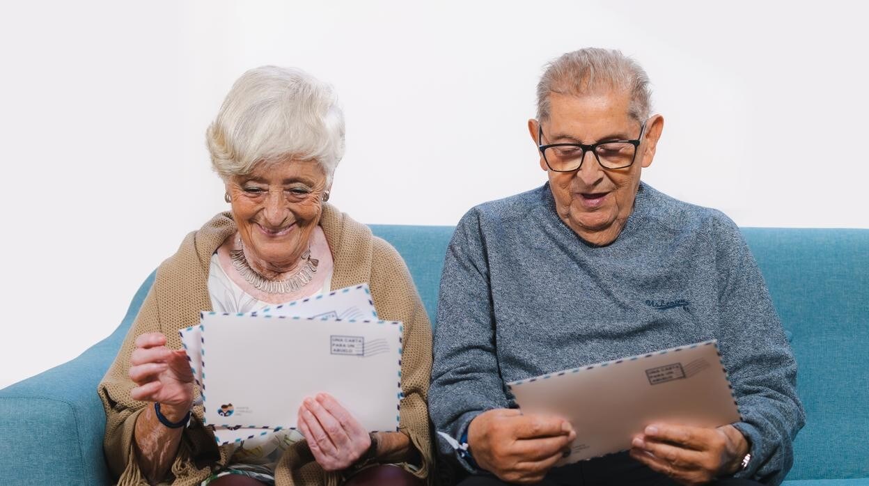 Adopta un abuelo envía mensajes de ánimo a los mayores que viven en residencias