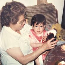 Cándida, con su nieta Tamara cuando era pequeña