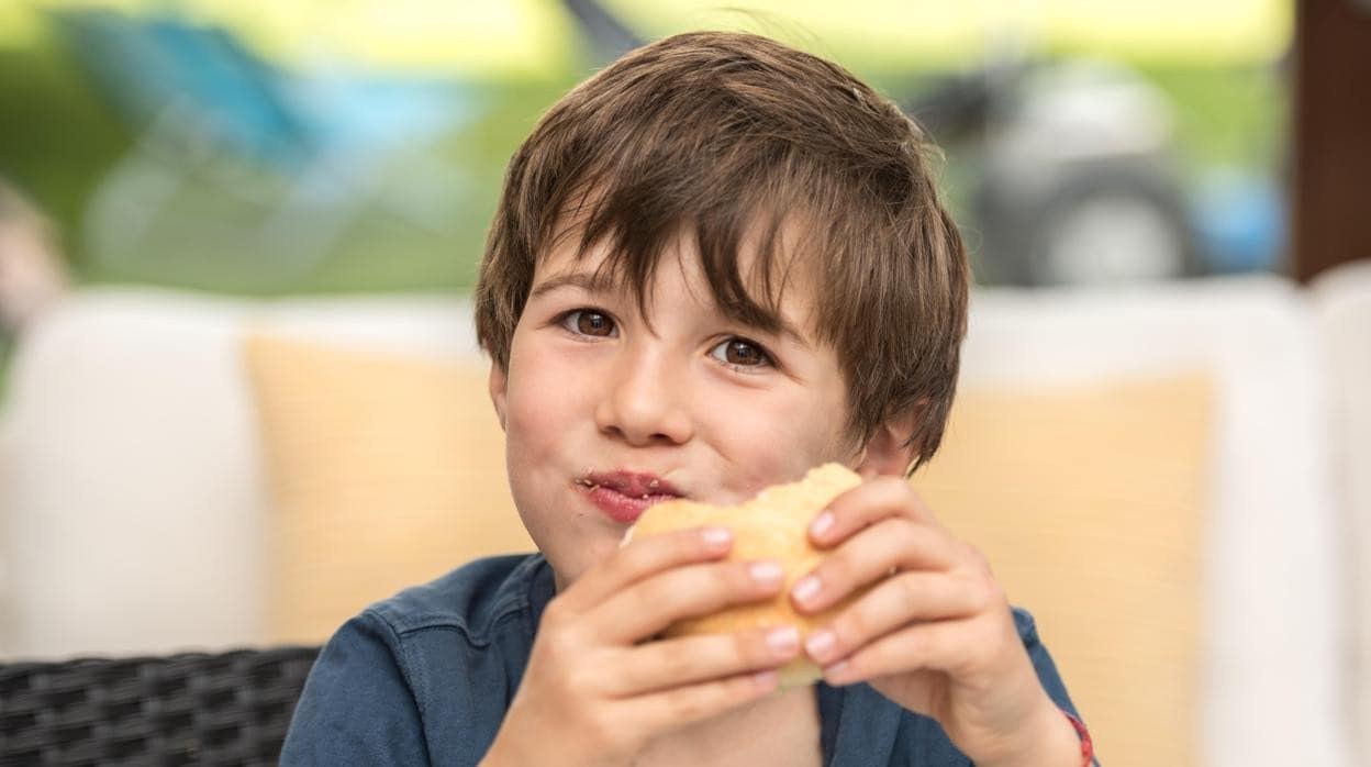 Una nutricionista advierte: «No pasa nada porque los niños coman poco o porque salgan de casa sin desayunar»