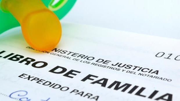 Familias numerosas, hartas de esperar meses para tener o renovar el documento que les acredita como tales