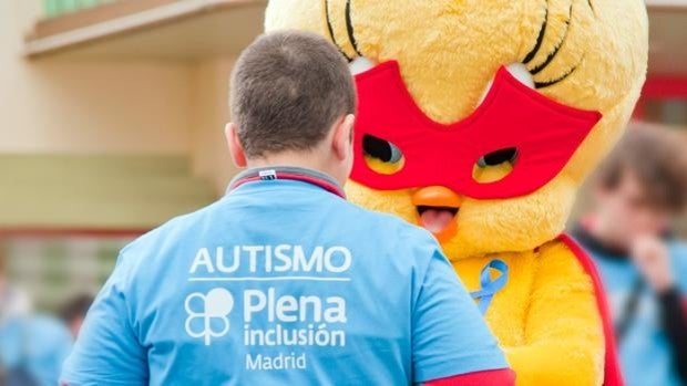 Parque Warner Madrid celebra con las familias el Día Mundial del autismo