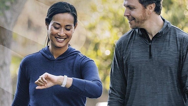 La pulsera de actividad Fitbit Inspire 2 es un acierto seguro para Navidades
