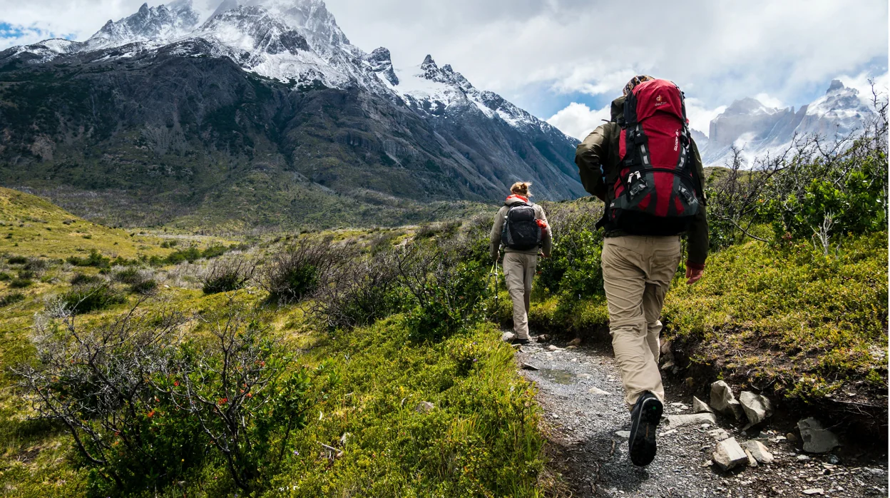 Disfruta de la montaña con zapatillas trekking para mujer - Aire